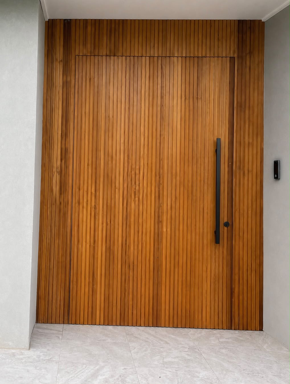 Luxury timber pivot door